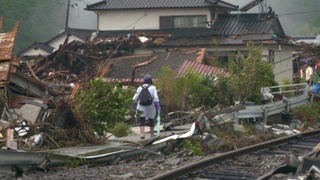 Японияда 70 дан ортиқ одам тошқин ва кўчкилар қурбонига айланди