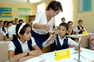 Ўзбекистон қонунчилигида ўқитувчилар учун қандай имтиёзлар белгиланган?