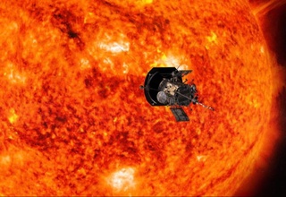 Сблизившийся на рекордное расстояние с Солнцем зонд NASA вышел на связь