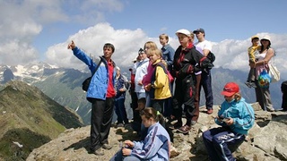 Гид, экскурсия етакчиси ва йўриқчи-йўл бошловчилар сертификат олиши лозим
