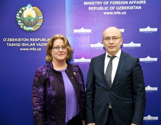 Фурқат Сидиқов бо роҳбари намояндагии USAID дар Ӯзбекистон мулоқот кард