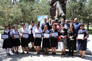 “Adiblar hiyoboni”da insholar ko'rik tanlovi g'oliblari taqdirlandi