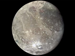 Yupiterning tabiiy yo'ldoshida organik moddalar topildi