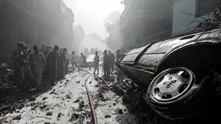 Pokistondagi samolyot qulashi oqibatida 90 kishi halok bo'lgan