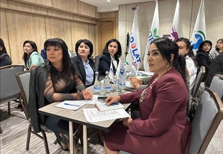 Саясат саласындағы жетекші әйел: өнеге болатын адам