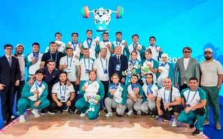 Узбекистан - лидер чемпионата Азии по тяжелой атлетике среди юниоров и молодежи