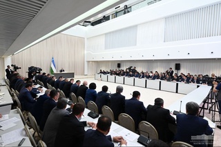 Кўпгина профессор-ўқитувчилар амалиётдан узилиб қолган — Президент