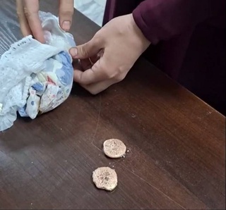 На узбекско-казахстанской границе пресечена попытка вывоза золотых слитков, спрятанных в детских подгузниках