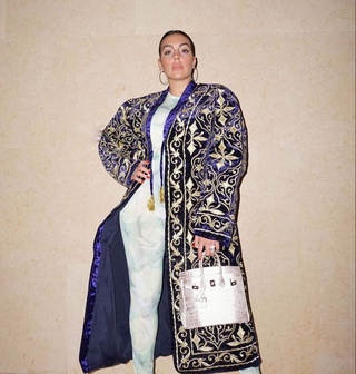 Роналдунинг рафиқаси ўзбек чопонида