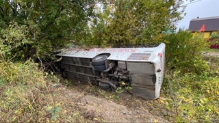 Подмосковьеда мактаб автобуси қияликка тушиб кетди