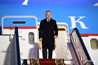 Ўзбекистон Президенти Санкт-Петербургга келди