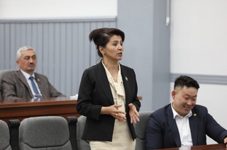 Халқ депутатлари Чирчиқ  шаҳар Кенгашининг навбатдаги сессияси бўлиб ўтди