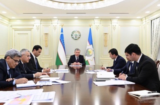 President chairs a meeting on new cooperation projects with neighboring countries
