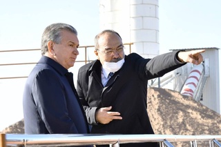 Президент бо сохтмони фабрикаи нав шинос шуд