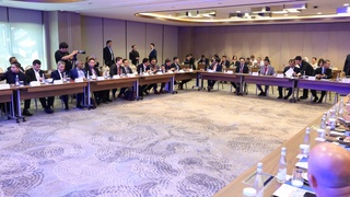 Давра суҳбатида иқтисодий муносабатлар муҳокама қилинди