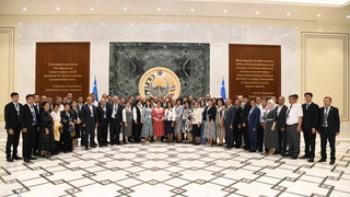 Дар Сенати Олий Маҷлис бо иштирокдорони “Ҷашнвораи маънавият” вохӯрӣ ба амал омад