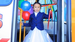 Косонсой туманидаги мактабга вилоят ҳокими ташаббуси билан автобус совға қилинди