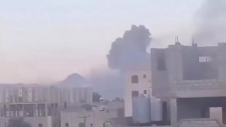 Ҳамлаи ҳавоӣ ба фурудгоҳи Сана ба биноҳои наздикии ҳавопаймои ҳайати СУТ осеб расонд