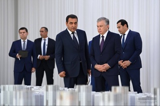 Davlat rahbari yangi massiv qurilishini borib ko‘rdi