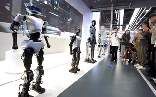 Xitoyda gumanoid robotlar sotiladigan savdo markazi ochildi