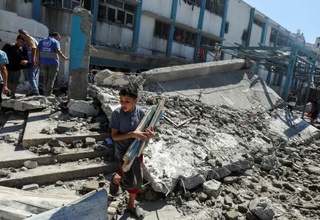 Исроилнинг Ғазодаги мактабга уюштирган ҳужуми оқибатида камида 20 киши ҳалок бўлди