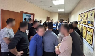 Дипломатҳои Ӯзбекистон аз Маркази нигоҳдории муваққатии шаҳрвандони хориҷӣ дар Екатеринбург дидан карданд