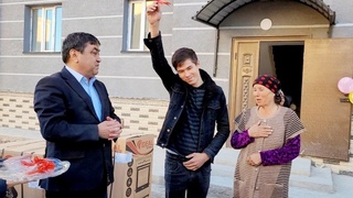 Янгибозорлик уч фуқарога янги уй совға қилинди