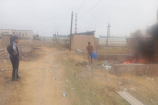 Тошкент вилоятида фуқаро тўпланган чиқиндиларни ёқиб юборди