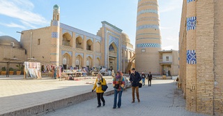 Ўзбекистон 1 октябрдан хорижлик сайёҳларга эшикларини очади