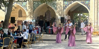 В Бухаре прошла «Ярмарка внутреннего туризма» и фестиваль «Национальные сувениры»