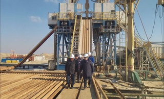 Рабочая группа «Узбекнефтегаз» посетила Мубарекское НГДУ для изучения состояния добычи природного газа на месторождениях