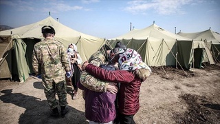 Хидматчиёни ҳарбии Ӯзбекистон ба мардуми Туркия кумак мерасонанд