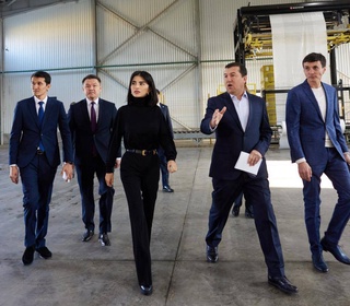 Саида Мирзиёева Қорақалпоғистондаги “Karakalpak Basalt Wood” заводига ташриф буюрди