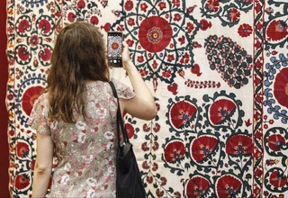 В Российском этнографическом музее открылась выставка традиционной узбекской вышивки и тканей