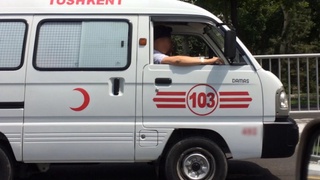 Тез ёрдам ходимларини калтаклаган шахс ушланди