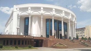 Искусство служить народу