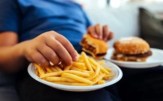 В Великобритании из-за детского ожирения запретили рекламу фастфуда