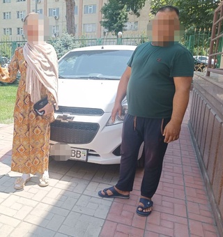 Ota 2 nafar voyaga yetmagan farzandi uchun alimentni avtotransporti orqali toʻladi