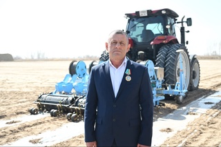 Фермер тәбият пенен сөйлесип, жер менен тиллесип жасаўы керек