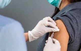 На работодателей возложена обязанность обеспечить вакцинацию сотрудников от COVID-19