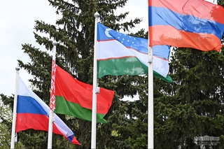 The President of Uzbekistan arrives in Moscow