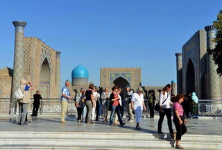 Сколько иностранных граждан въехали в Узбекистан с туристической целью?