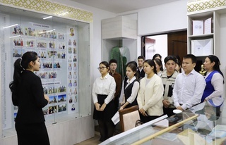 Педагогикалық класс оқыўшылары институтқа саяхат етти