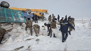 Қашқадарёда сабзавот ортилган «Зил» юк машинаси ағдарилиб кетди