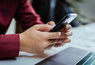 O‘zbekiston aholisining necha foizi mobil telefondan foydalanadi?