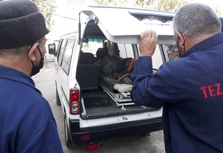 Бетон плита остида қолган фуқаро қутқариб олинди