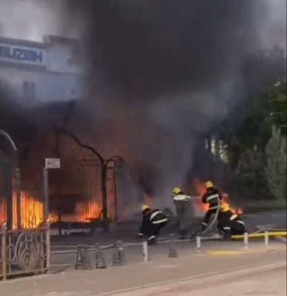 В Джизакской области произошел пожар в магазине мороженого: пострадавших нет