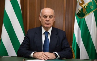Абхазия президенти истеъфога чиқди