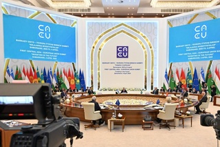 Ўзбекистон – халқаро муносабатлар чорраҳасида