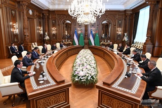 O‘zbekiston va Turkmaniston Prezidentlari ikki tomonlama hamkorlikni yanada rivojlantirish masalalarini ko‘rib chiqdilar